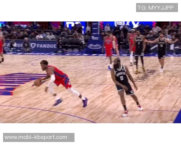 克林根表现出色零失误零罚球高效砍下18分11篮板展现强硬拼搏精神