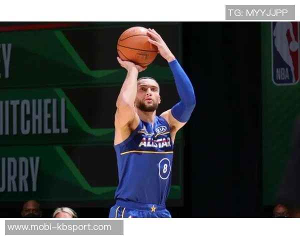 库里分享超远三分心得:命中第二记希望激发更多比赛活力 库里分享超远三分心得:命中第二记希望激发更多比赛活力