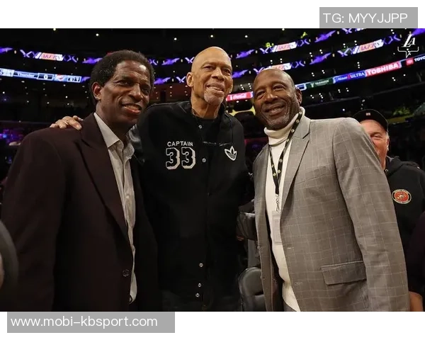 浓眉生涯总得分突破19000分迈入NBA历史得分榜第66位 浓眉生涯总得分突破19000分迈入NBA历史得分榜第66位