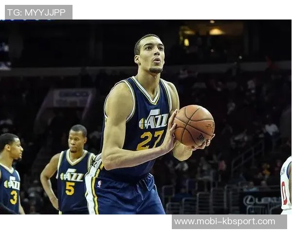 戈贝尔表现惊艳超高效两双数据14分12板1助2帽助球队获胜