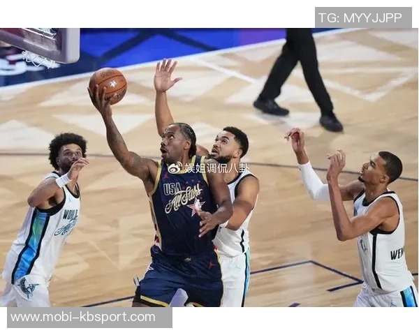 莱昂纳德全场表现出色19投11中砍下33分5篮板5助攻3抢断1盖帽正负值高达31